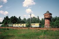 Ehemaliges Bahnbetriebswerk Ocypel (Occipel) mit ehemaligen Wagen der Danziger S-Bahn. Wagen der PKP EW 92-03s + 03d (ex. Berliner S-Bahn ET + EB 166 034), Datum: 26.06.2001, ArchivNr. 22.150